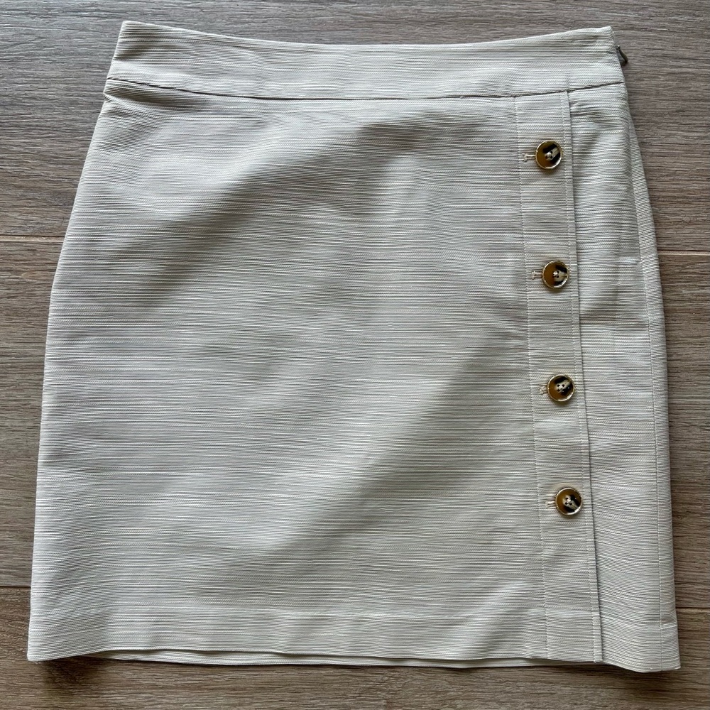 Ann Taylor Factory Women’s Cream Textured Button A-Line Skirt, Size 10
